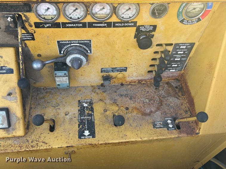 image for item DK0151 1986 Gomaco Commander II GT6200 slip form paver