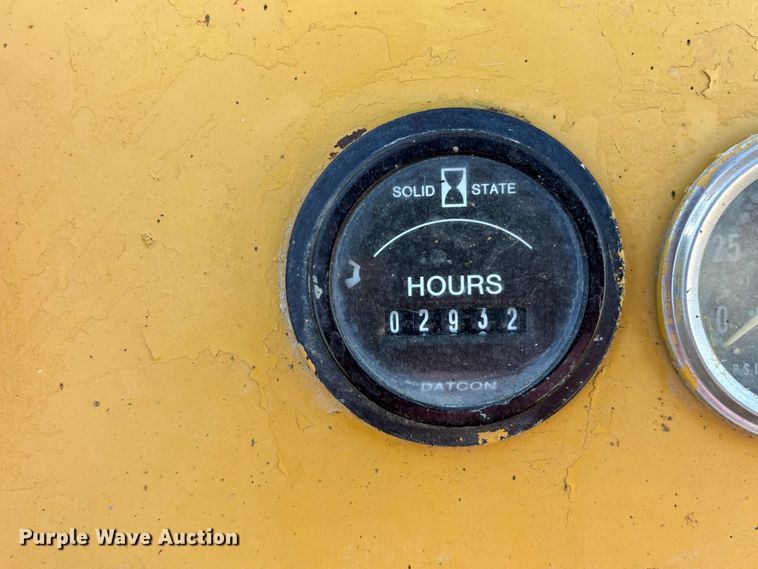 image for item DK0151 1986 Gomaco Commander II GT6200 slip form paver