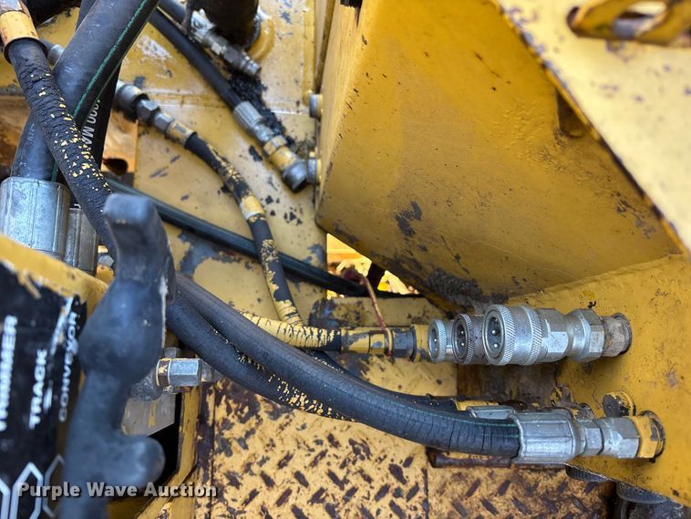 image for item DK0151 1986 Gomaco Commander II GT6200 slip form paver