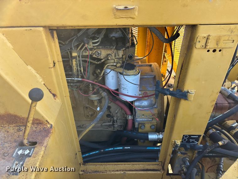 image for item DK0151 1986 Gomaco Commander II GT6200 slip form paver