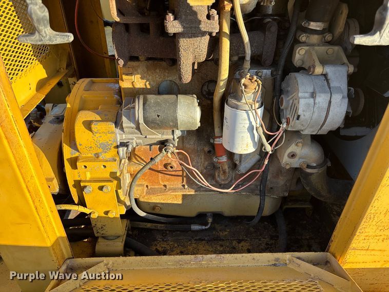 image for item DK0151 1986 Gomaco Commander II GT6200 slip form paver