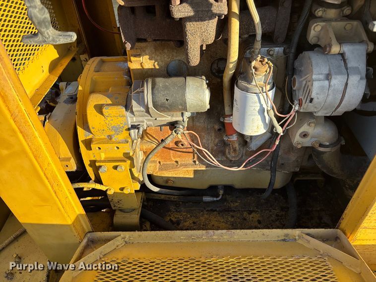 image for item DK0151 1986 Gomaco Commander II GT6200 slip form paver