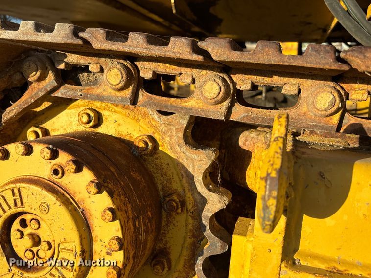 image for item DK0151 1986 Gomaco Commander II GT6200 slip form paver