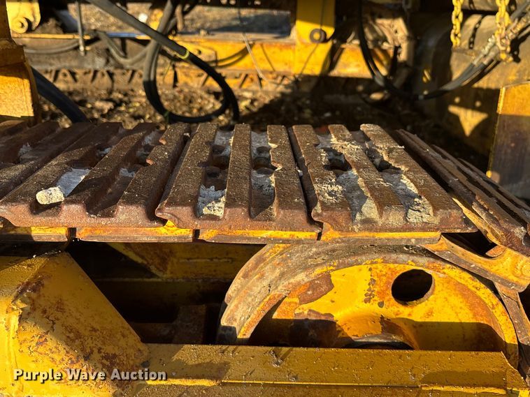 image for item DK0151 1986 Gomaco Commander II GT6200 slip form paver