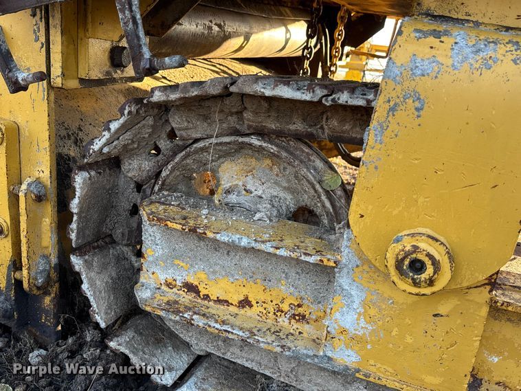 image for item DK0151 1986 Gomaco Commander II GT6200 slip form paver