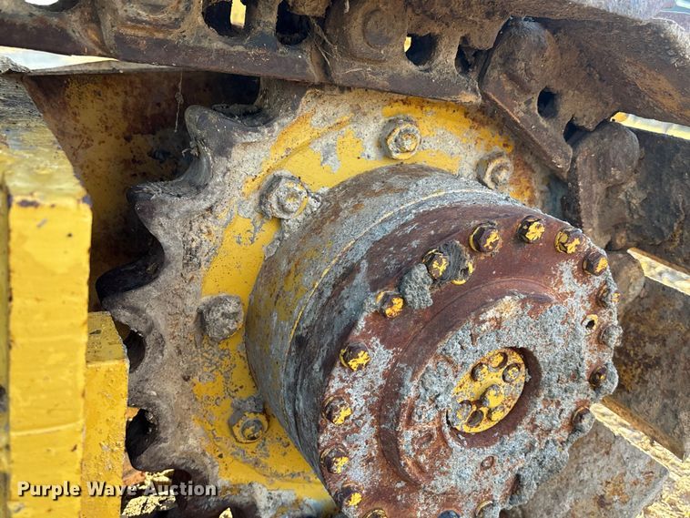 image for item DK0151 1986 Gomaco Commander II GT6200 slip form paver