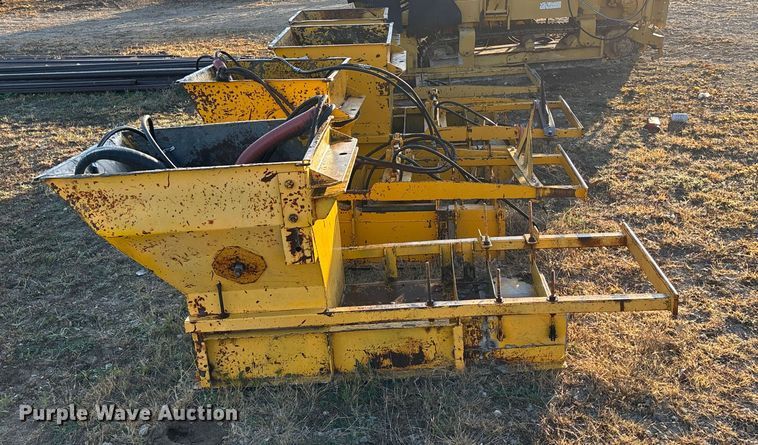 image for item DK0151 1986 Gomaco Commander II GT6200 slip form paver