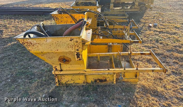 image for item DK0151 1986 Gomaco Commander II GT6200 slip form paver