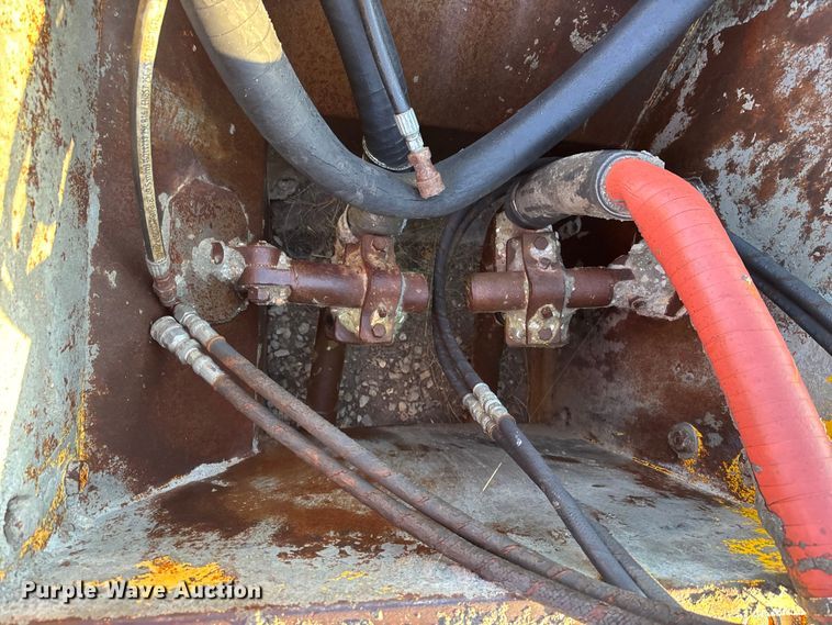 image for item DK0151 1986 Gomaco Commander II GT6200 slip form paver