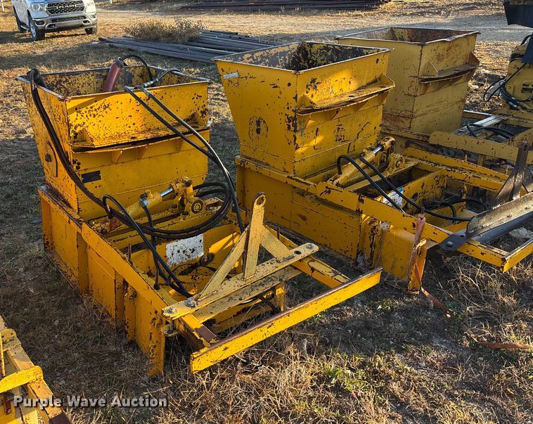 image for item DK0151 1986 Gomaco Commander II GT6200 slip form paver