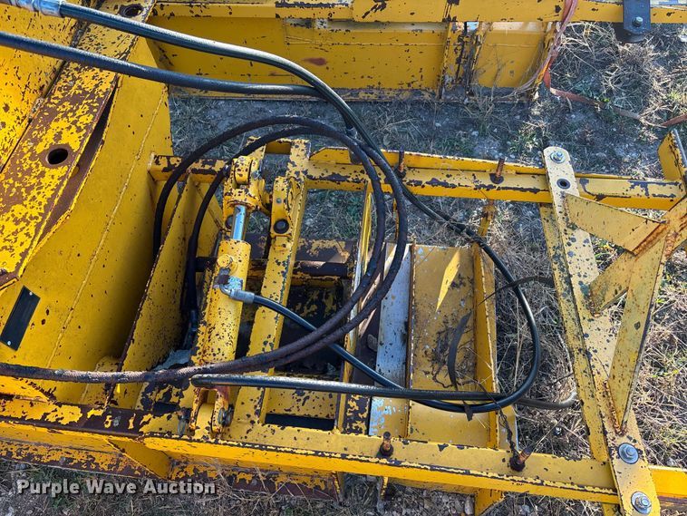 image for item DK0151 1986 Gomaco Commander II GT6200 slip form paver