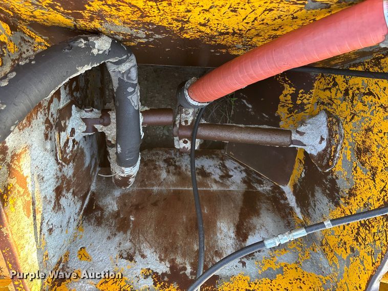 image for item DK0151 1986 Gomaco Commander II GT6200 slip form paver