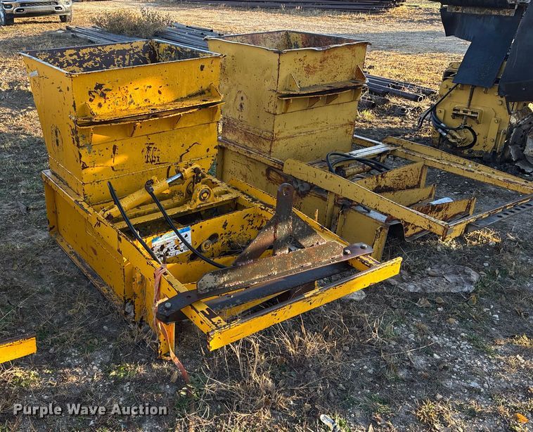 image for item DK0151 1986 Gomaco Commander II GT6200 slip form paver