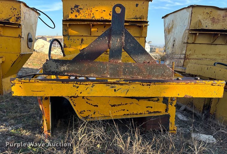 image for item DK0151 1986 Gomaco Commander II GT6200 slip form paver