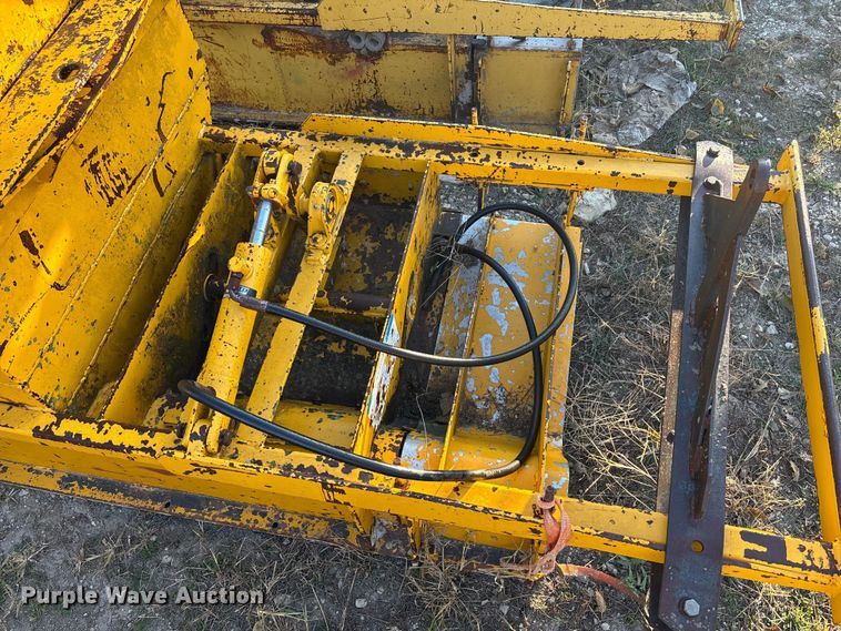 image for item DK0151 1986 Gomaco Commander II GT6200 slip form paver