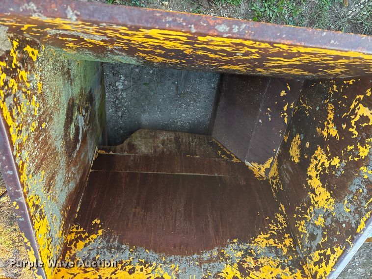 image for item DK0151 1986 Gomaco Commander II GT6200 slip form paver