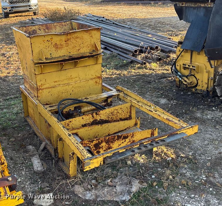 image for item DK0151 1986 Gomaco Commander II GT6200 slip form paver