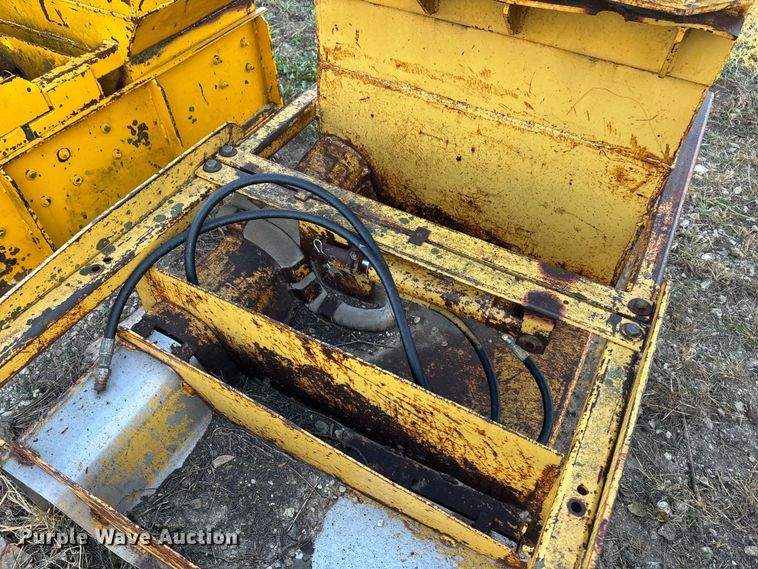 image for item DK0151 1986 Gomaco Commander II GT6200 slip form paver