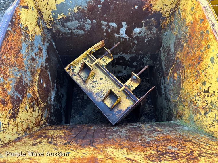 image for item DK0151 1986 Gomaco Commander II GT6200 slip form paver