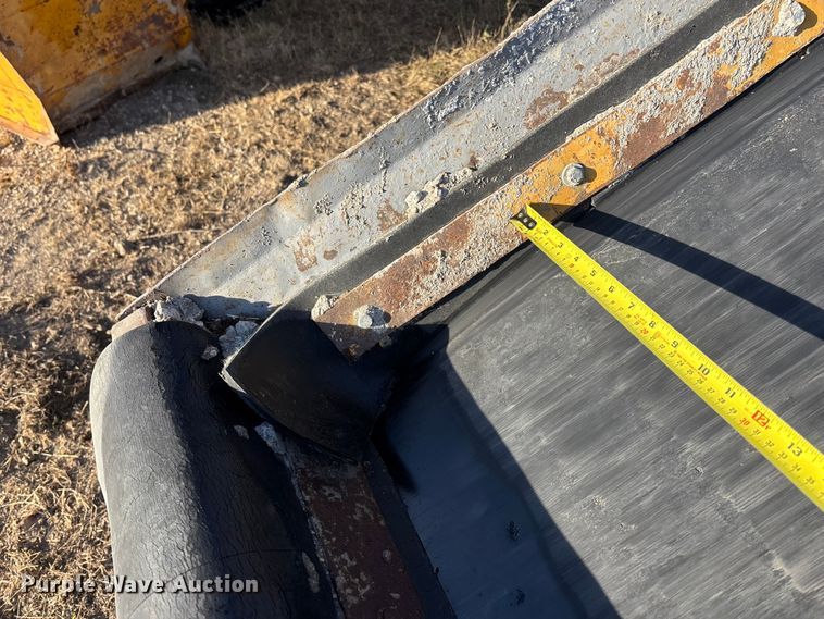 image for item DK0152 1988 Gomaco GT3300 slip form paver