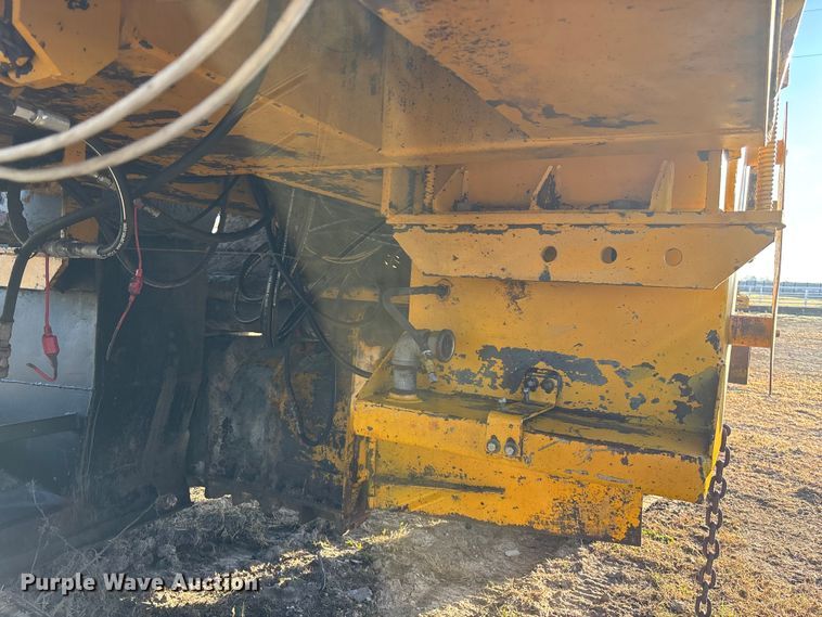 image for item DK0152 1988 Gomaco GT3300 slip form paver