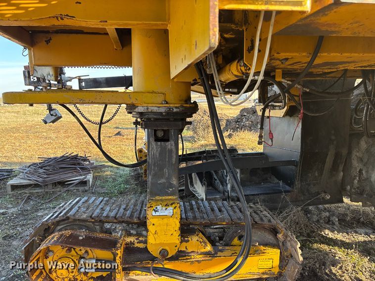 image for item DK0152 1988 Gomaco GT3300 slip form paver