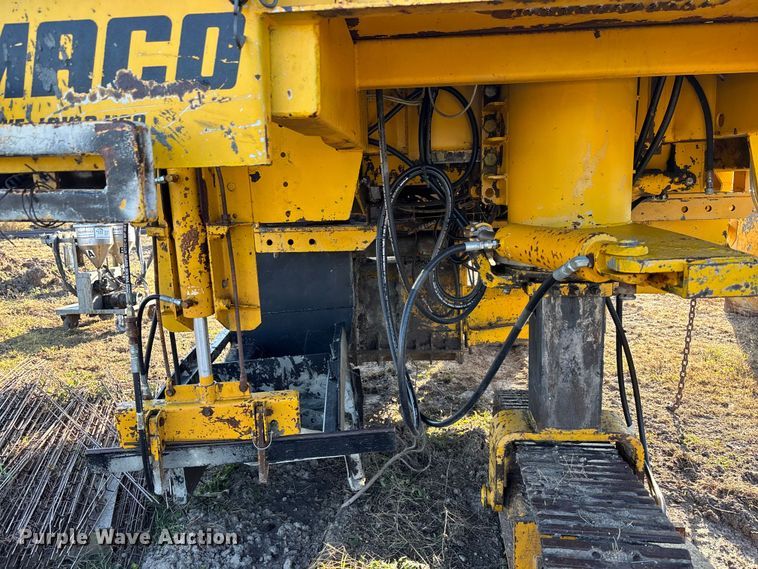 image for item DK0152 1988 Gomaco GT3300 slip form paver