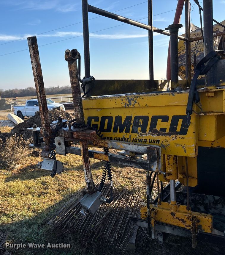 image for item DK0152 1988 Gomaco GT3300 slip form paver