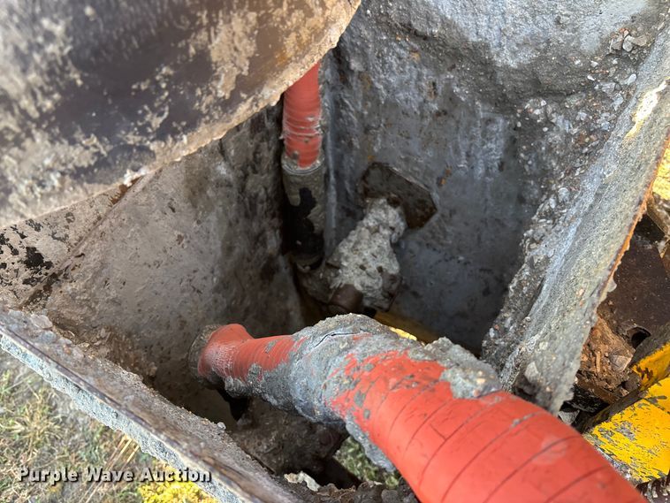 image for item DK0152 1988 Gomaco GT3300 slip form paver