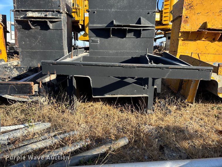 image for item DK0152 1988 Gomaco GT3300 slip form paver