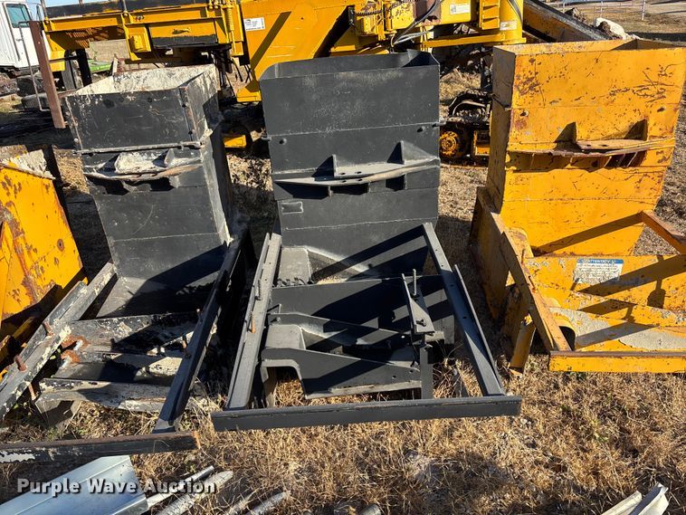 image for item DK0152 1988 Gomaco GT3300 slip form paver