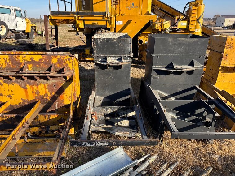 image for item DK0152 1988 Gomaco GT3300 slip form paver