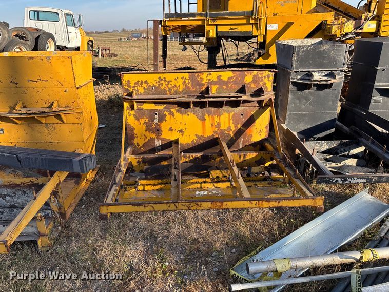 image for item DK0152 1988 Gomaco GT3300 slip form paver