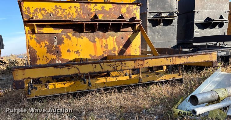 image for item DK0152 1988 Gomaco GT3300 slip form paver