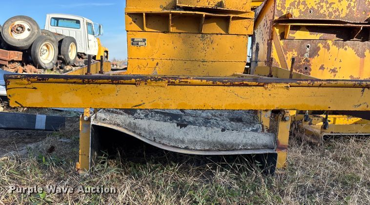 image for item DK0152 1988 Gomaco GT3300 slip form paver