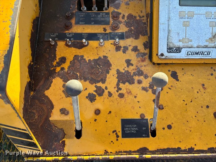 image for item DK0152 1988 Gomaco GT3300 slip form paver