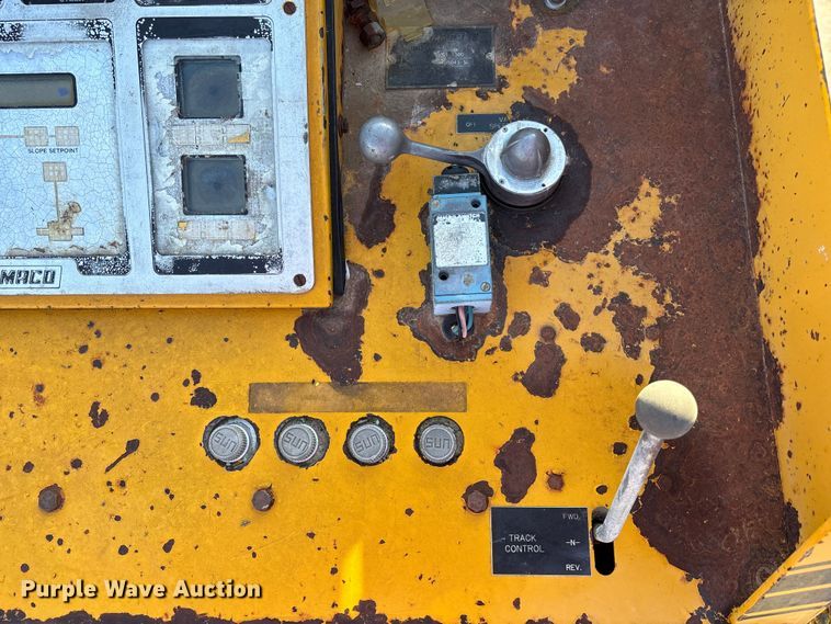 image for item DK0152 1988 Gomaco GT3300 slip form paver