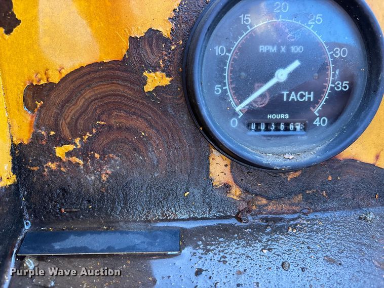 image for item DK0152 1988 Gomaco GT3300 slip form paver