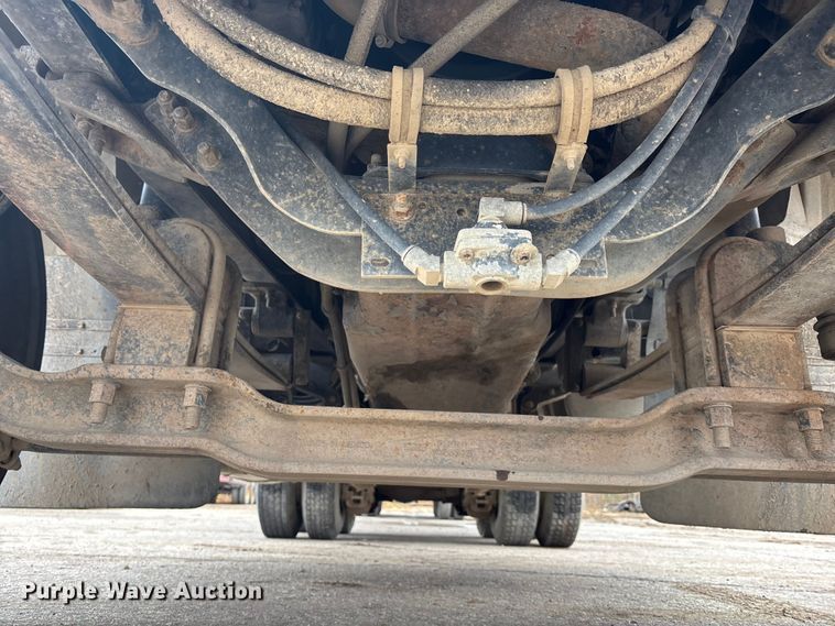 image for item DK0173 2007 Mack CHN613 semi truck