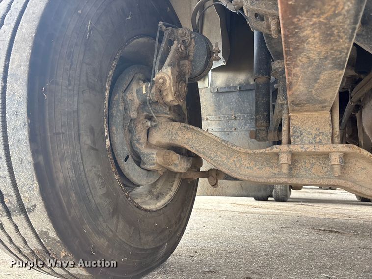 image for item DK0173 2007 Mack CHN613 semi truck