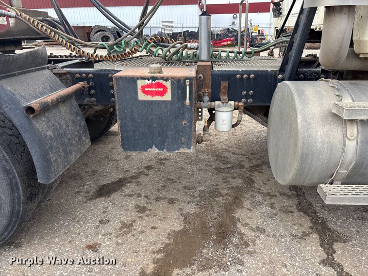 image for item DK0173 2007 Mack CHN613 semi truck