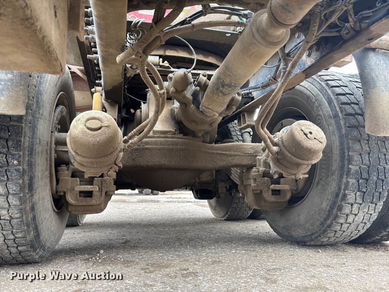 image for item DK0173 2007 Mack CHN613 semi truck