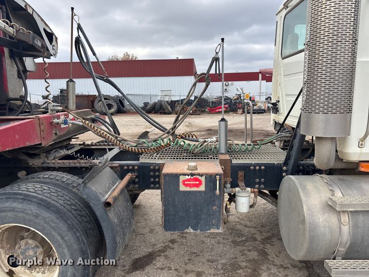 image for item DK0173 2007 Mack CHN613 semi truck