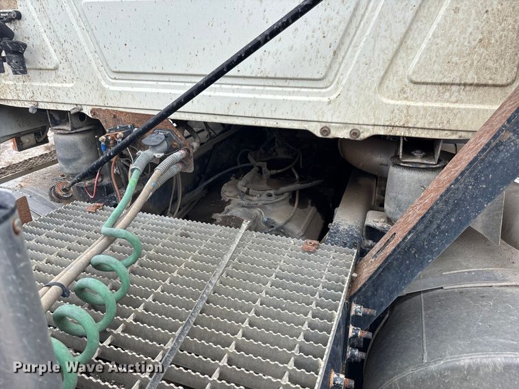 image for item DK0173 2007 Mack CHN613 semi truck