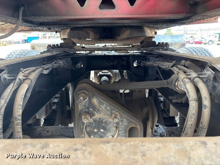 image for item DK0173 2007 Mack CHN613 semi truck