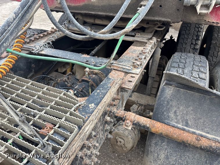 image for item DK0173 2007 Mack CHN613 semi truck