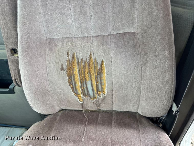 image for item DK0173 2007 Mack CHN613 semi truck