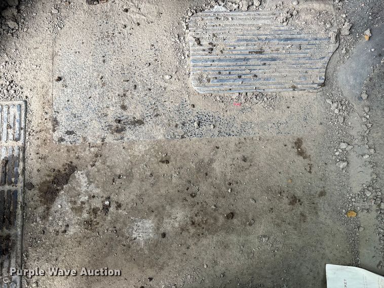 image for item DK0173 2007 Mack CHN613 semi truck