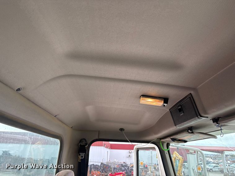 image for item DK0173 2007 Mack CHN613 semi truck