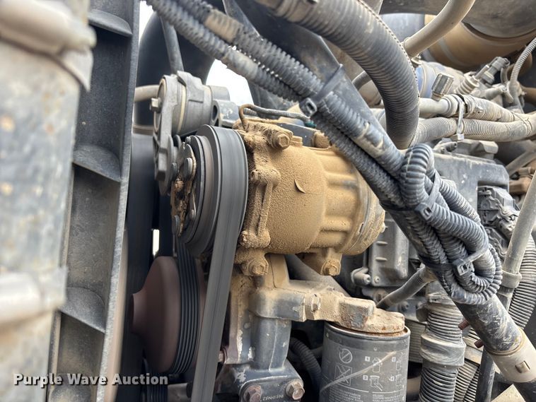 image for item DK0173 2007 Mack CHN613 semi truck